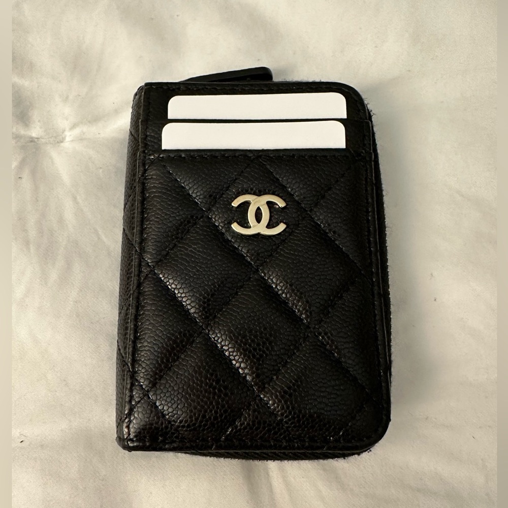 100% authentic Chanel black caviar credit card holder/ small wallet